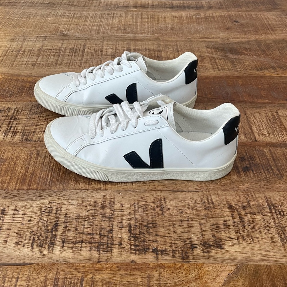 Veja Esplar Low Sneakers - Picture 3 of 8